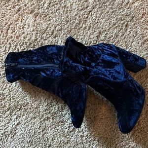 Gorgeous blue crushed velvet booties.